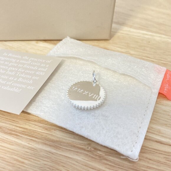India Hicks This is the Year Token Pendant, MMXVIII -2018 Silver - Picture 3 of 5